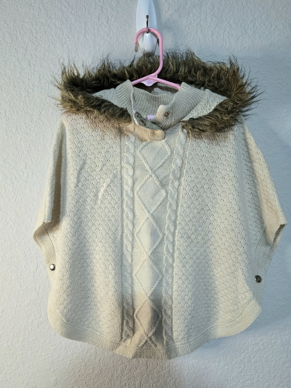 Little Lass Girls Size 4 Knit Cape NWT